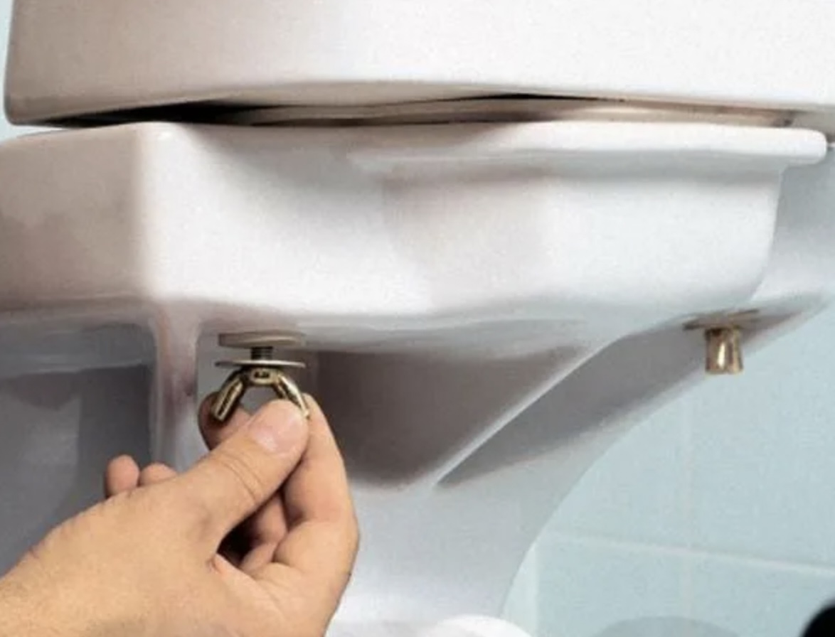 Замена сливного бачка унитаза Замена бачка унитаза